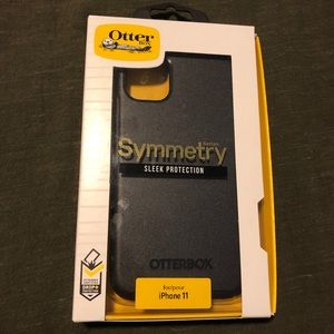 New in box otter box symmetry for iPhone 11